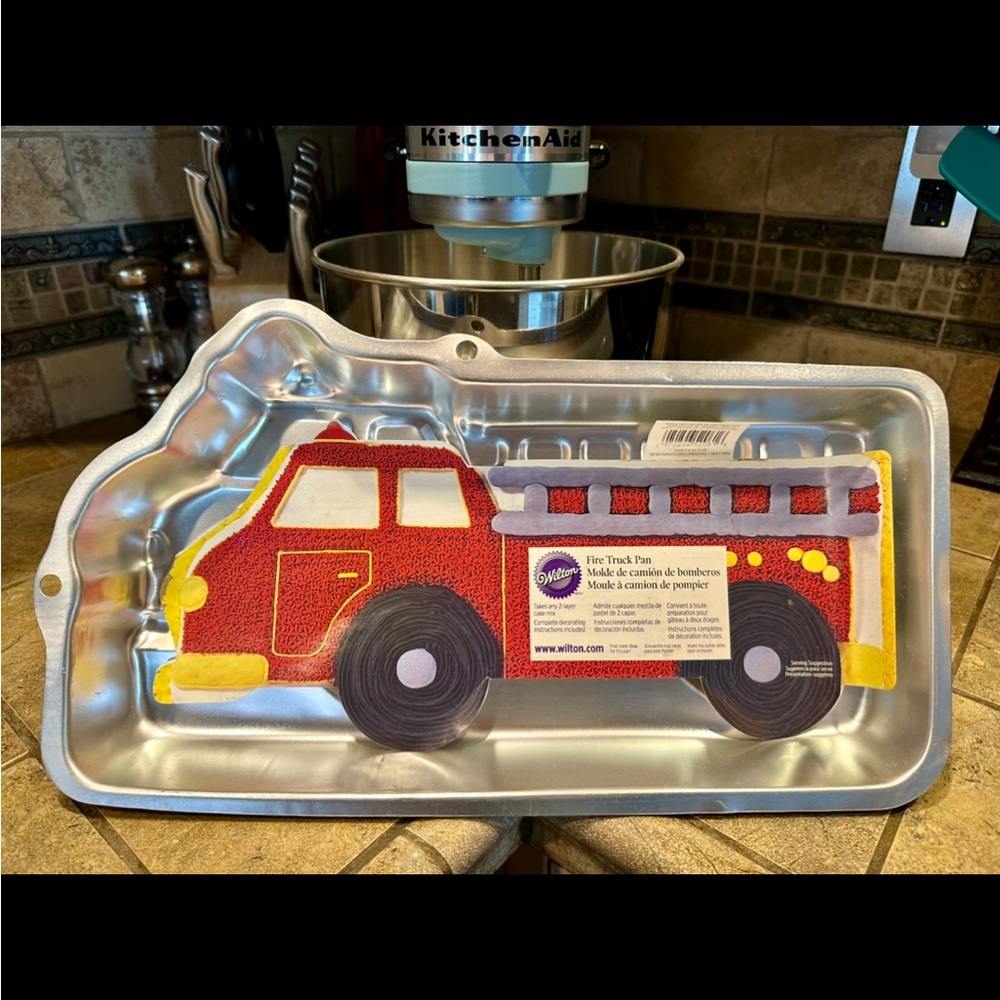 Vintage Wilton Firetruck Molded Cake Pan (2105-2061)